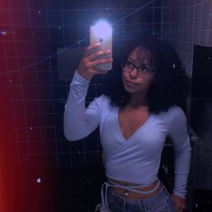 Meet your Posher, Adria